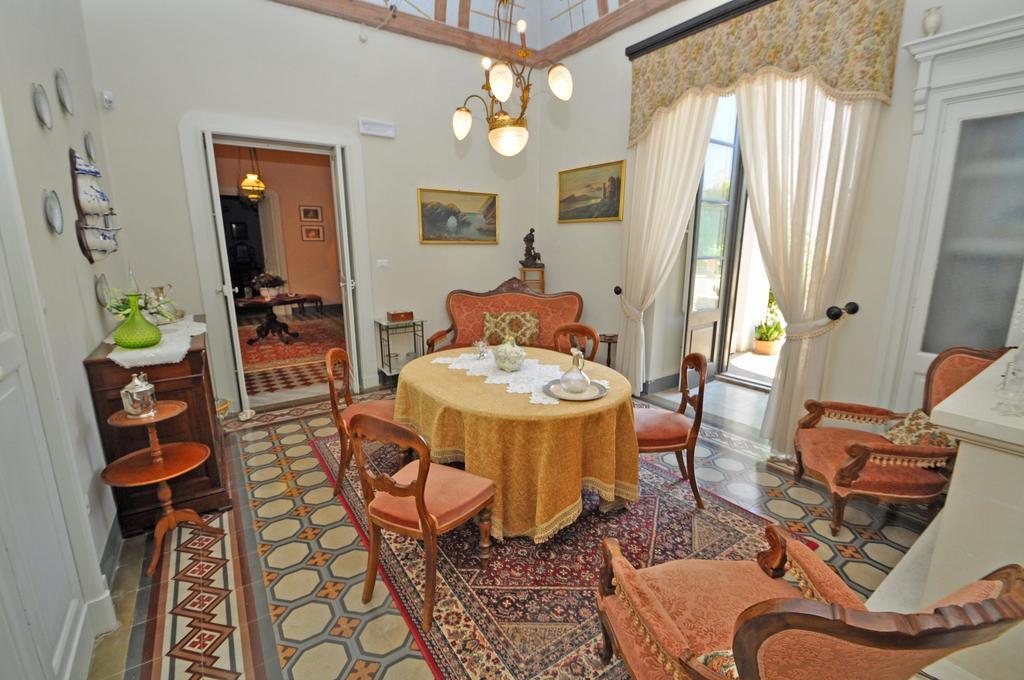 Palazzo De Donatis B&B Melissano 외부 사진